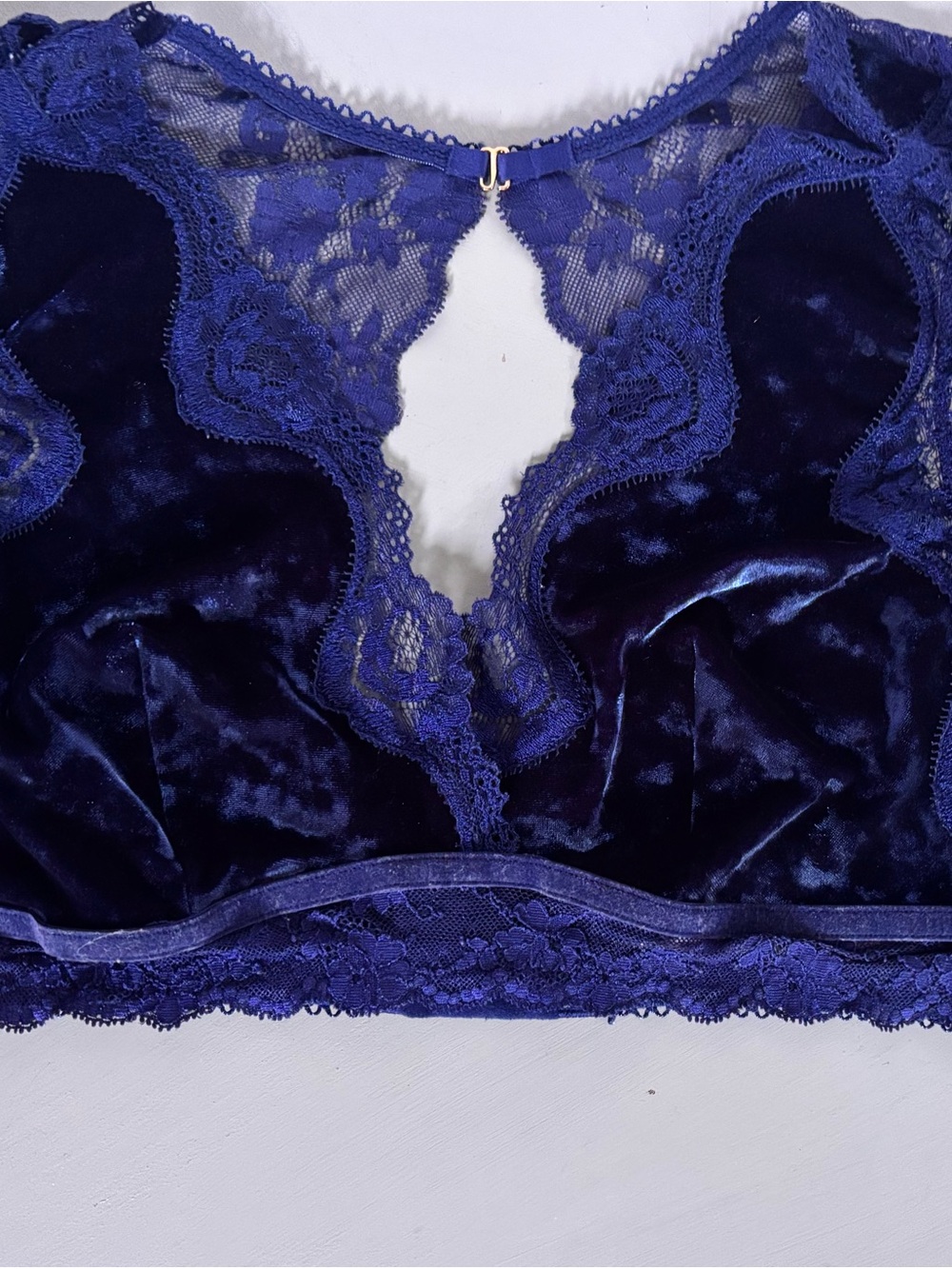 VICTORIA’S SECRET Dream Angels Crushed Velvet Plunge Lace Bralette - Picture 12 of 12